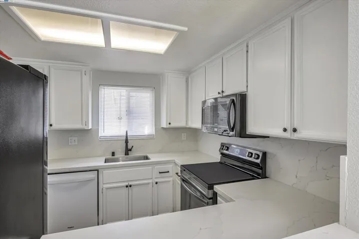 89 Crossing Ct, Hayward, California 94544
