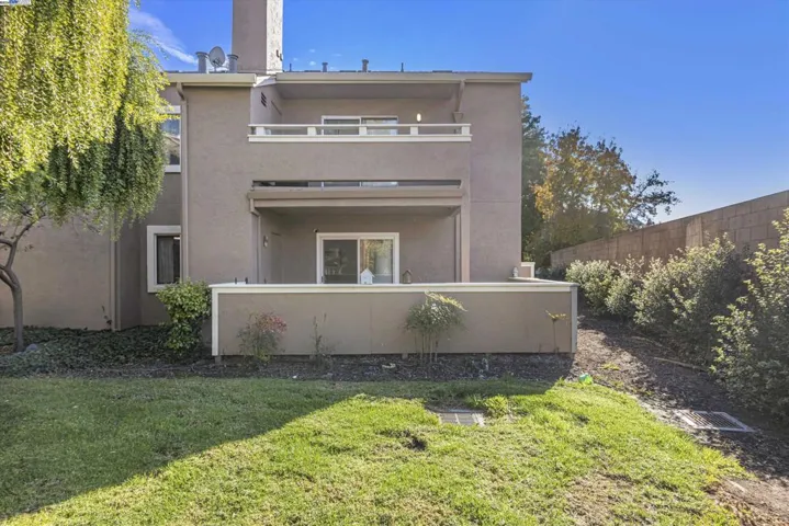 89 Crossing Ct, Hayward, California 94544