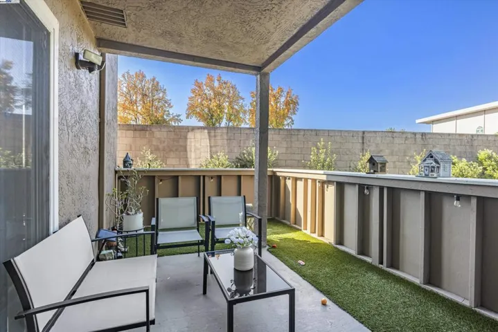 89 Crossing Ct, Hayward, California 94544