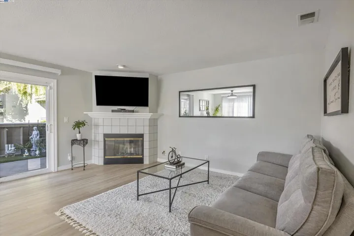 89 Crossing Ct, Hayward, California 94544