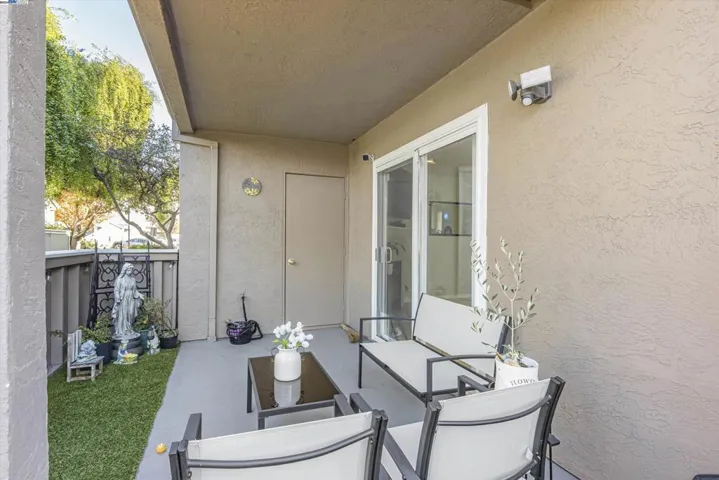 89 Crossing Ct, Hayward, California 94544