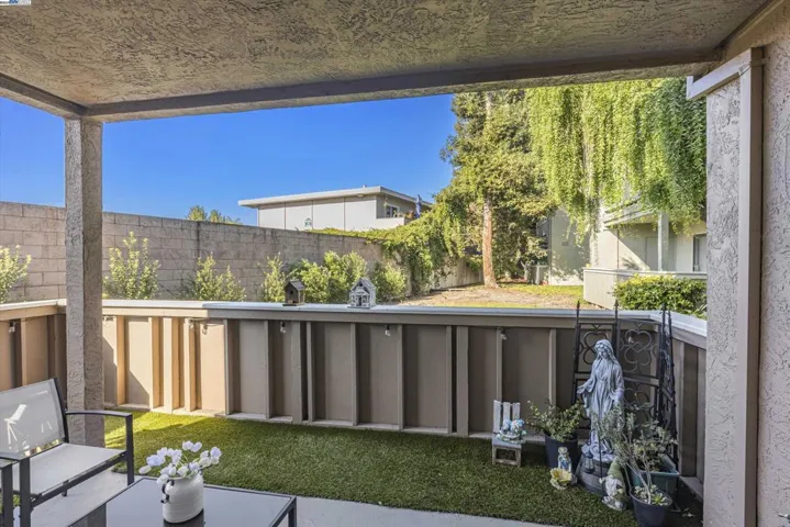 89 Crossing Ct, Hayward, California 94544
