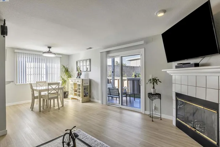 89 Crossing Ct, Hayward, California 94544