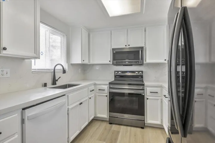 89 Crossing Ct, Hayward, California 94544