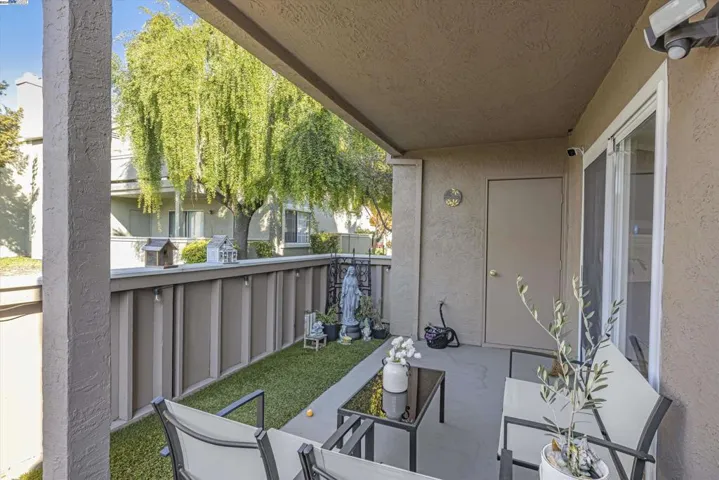 89 Crossing Ct, Hayward, California 94544