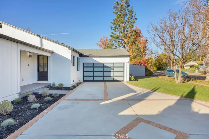 5711 Simpson Avenue, Valley Village, California 91607