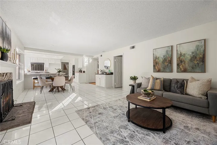 Open and Bright Family - Kitchen Area.
