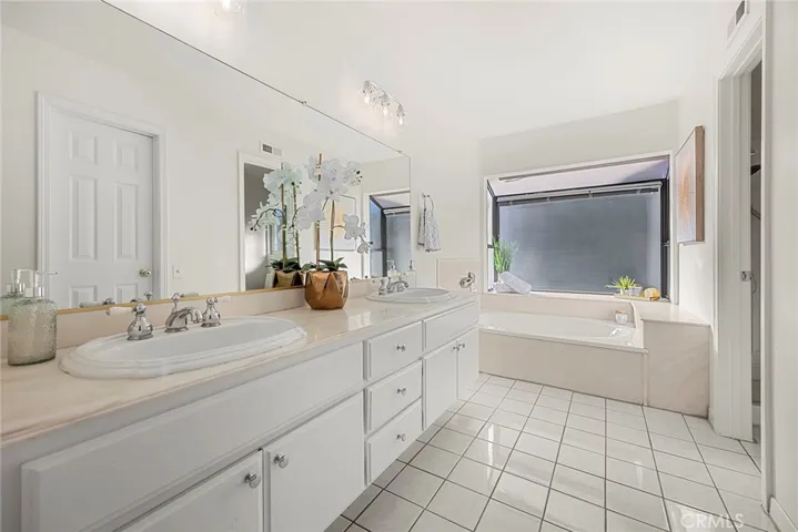 Primary Bath with Dual Sinks and Soaker Tub,