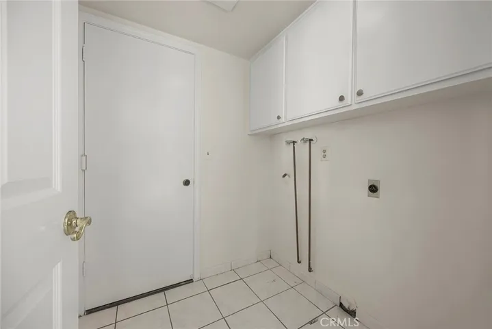 Inside Laundry - Direct Access to the Garage.