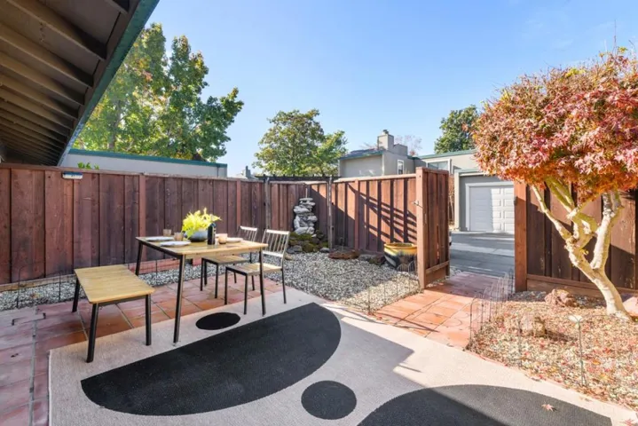 998 Santa Cruz Way, Rohnert Park, California 94928