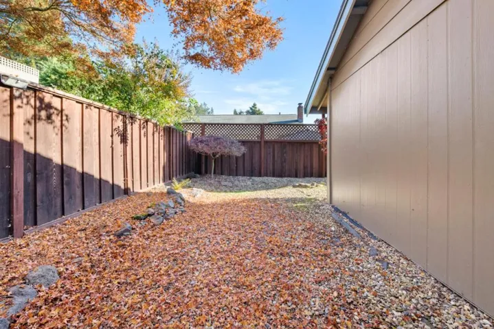998 Santa Cruz Way, Rohnert Park, California 94928