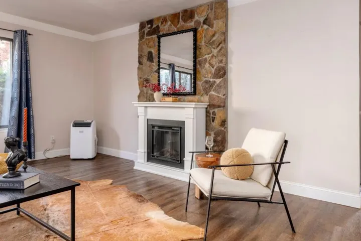 998 Santa Cruz Way, Rohnert Park, California 94928