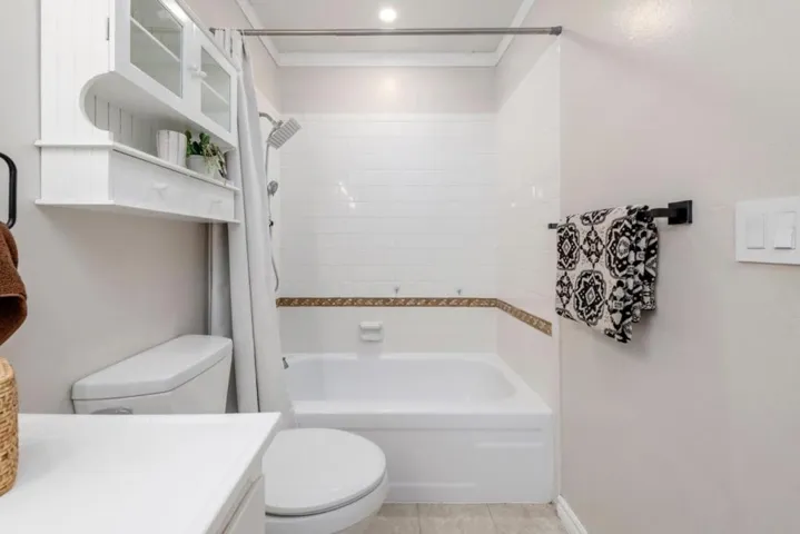 998 Santa Cruz Way, Rohnert Park, California 94928