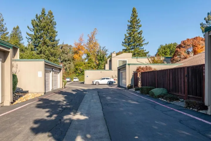 998 Santa Cruz Way, Rohnert Park, California 94928