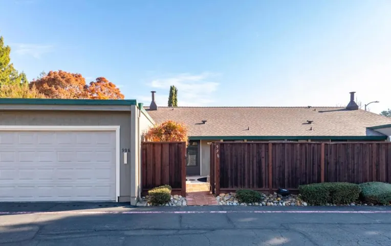 998 Santa Cruz Way, Rohnert Park, California 94928