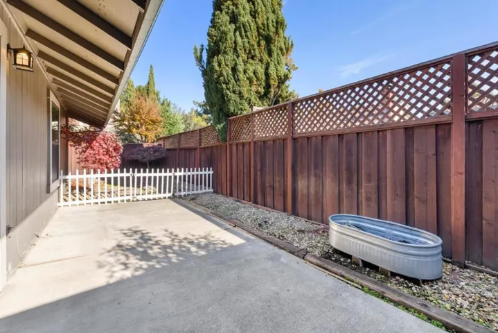 998 Santa Cruz Way, Rohnert Park, California 94928