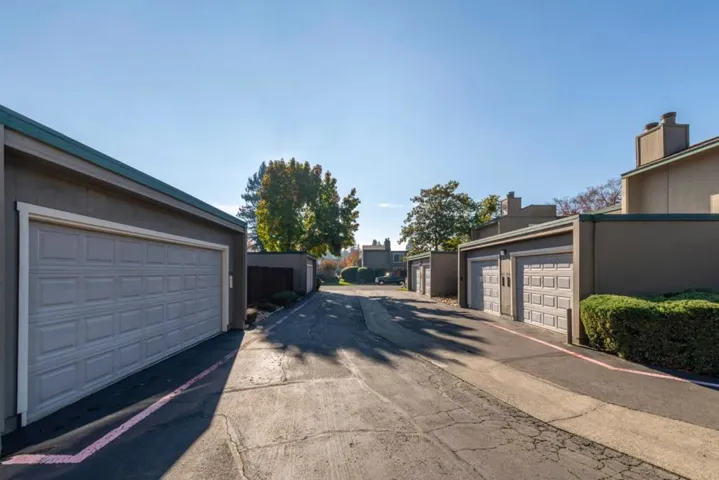 998 Santa Cruz Way, Rohnert Park, California 94928
