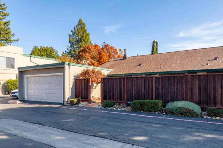998 Santa Cruz Way, Rohnert Park, California 94928