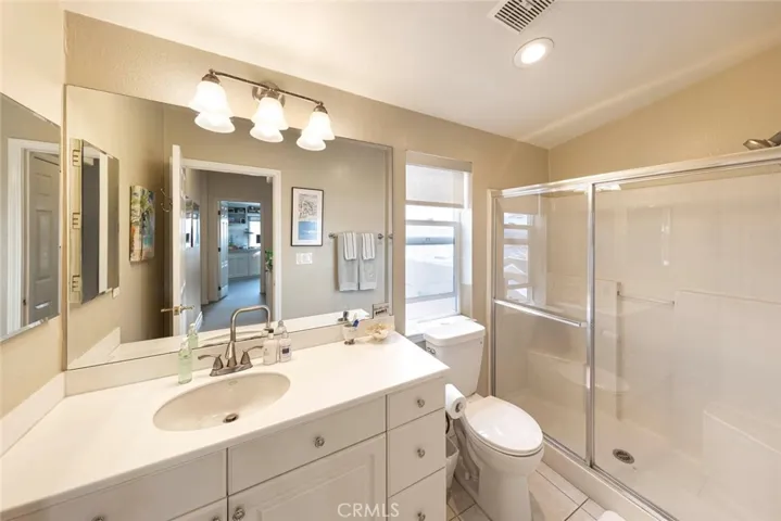 Guest level 2 bathroom