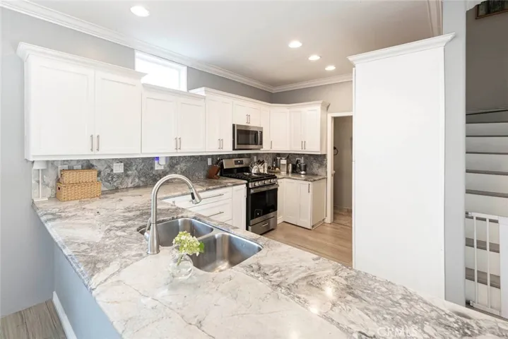 Beautiful countertops & stairway to level 2