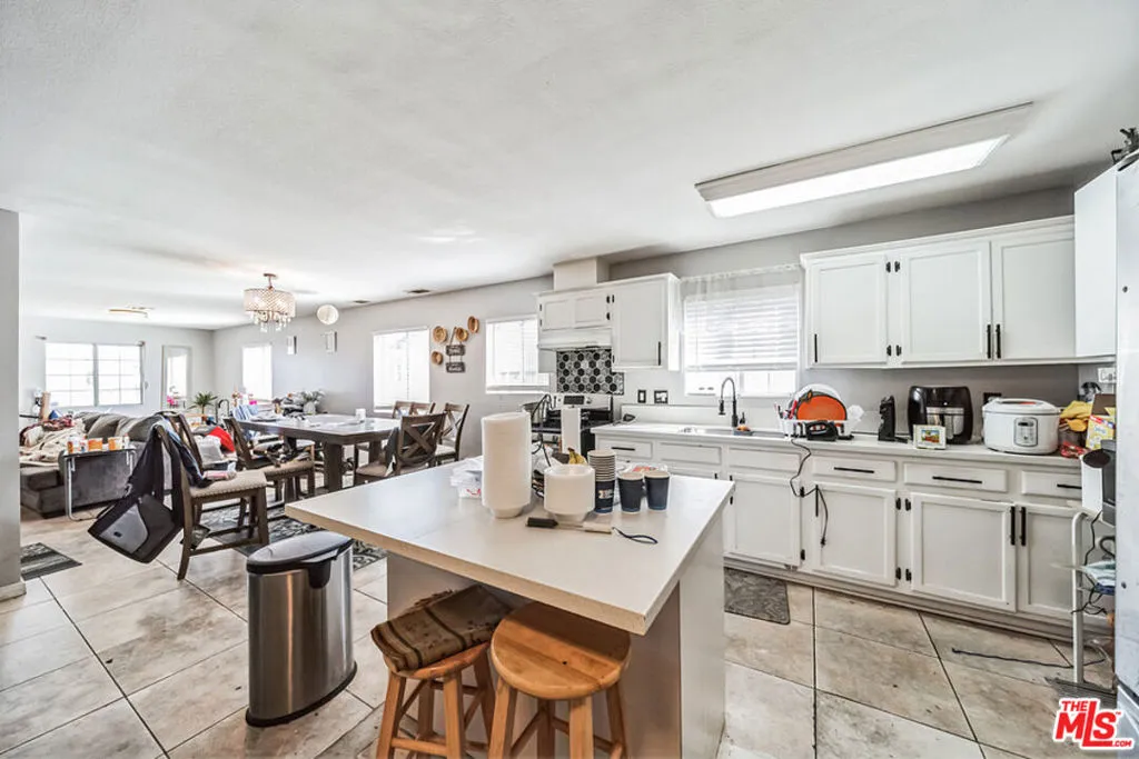 12221 Athens Way, Los Angeles, California 90061 home-pic-2