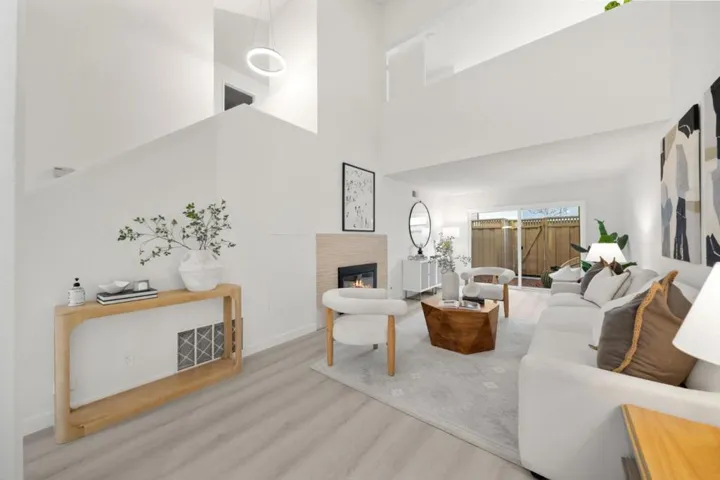 1987 Las Encinas Court, Los Gatos, California 95032
