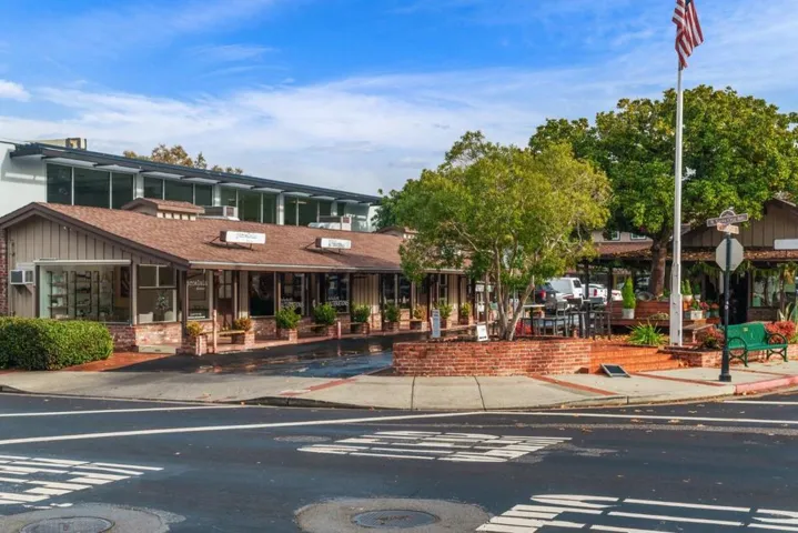 1987 Las Encinas Court, Los Gatos, California 95032