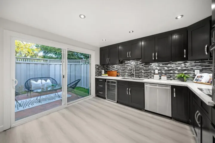 1987 Las Encinas Court, Los Gatos, California 95032