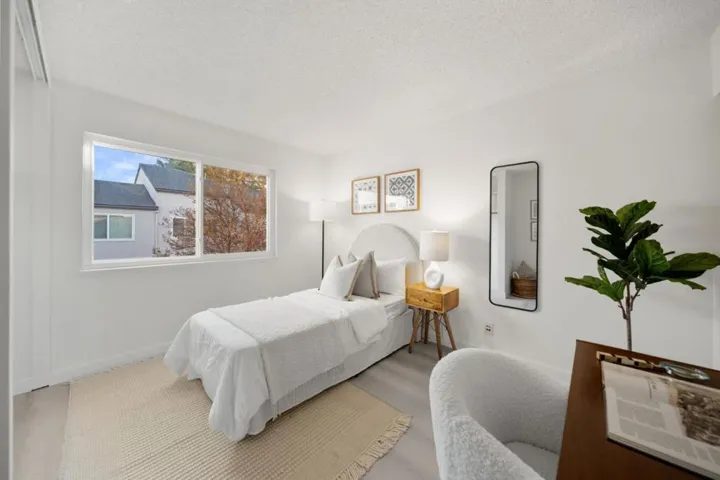 1987 Las Encinas Court, Los Gatos, California 95032
