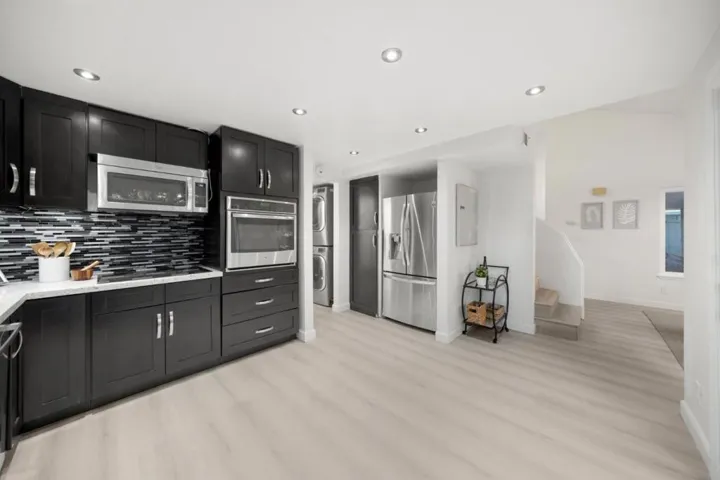 1987 Las Encinas Court, Los Gatos, California 95032