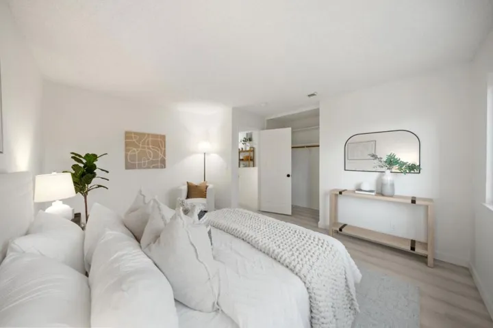 1987 Las Encinas Court, Los Gatos, California 95032