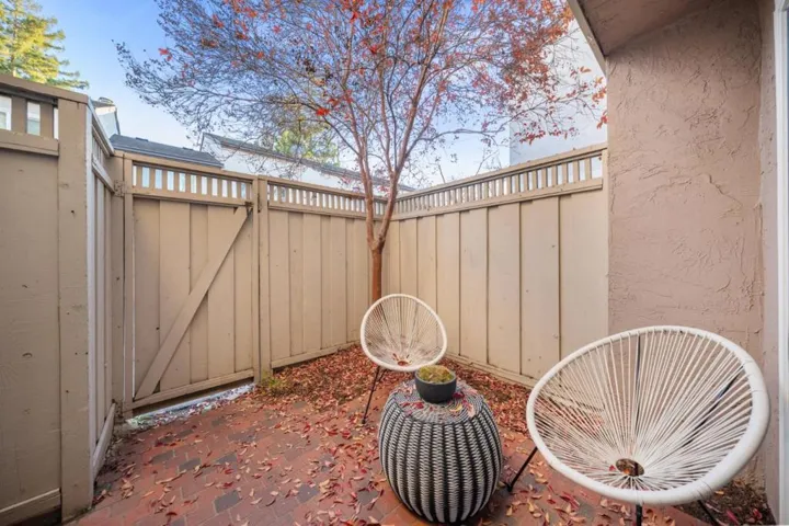 1987 Las Encinas Court, Los Gatos, California 95032