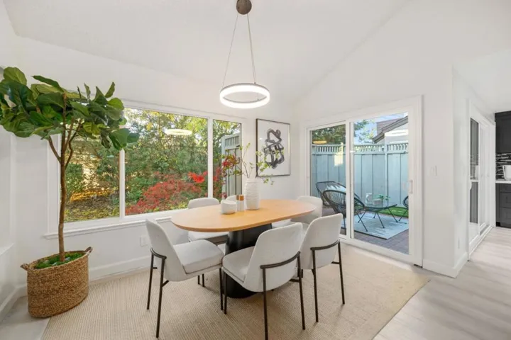 1987 Las Encinas Court, Los Gatos, California 95032