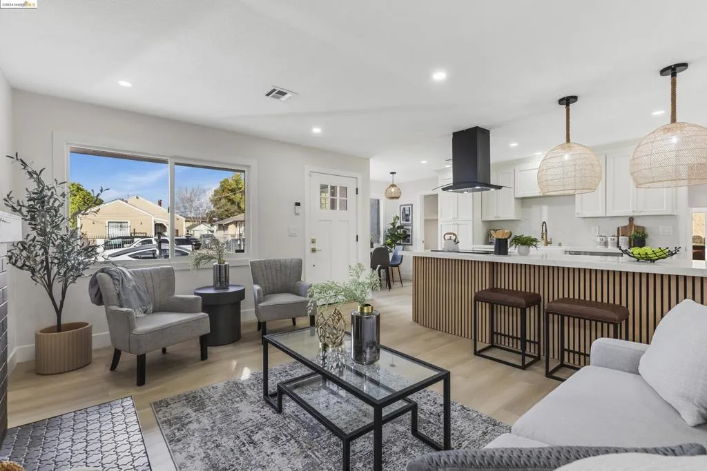 1374 62nd Ave, Oakland, California 94621 home-pic-0