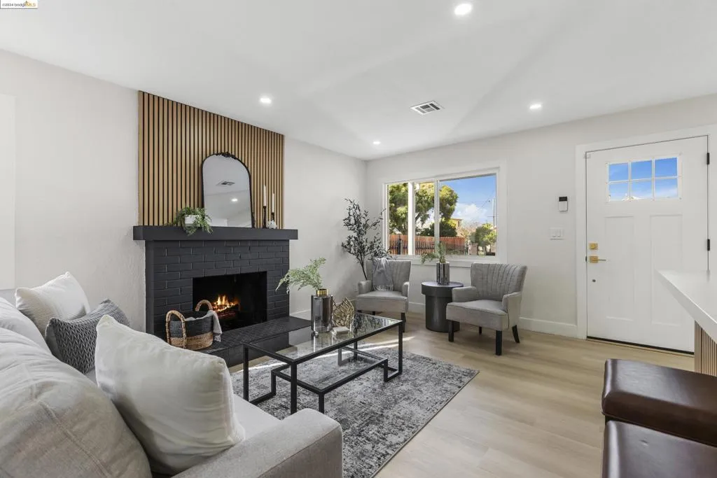 1374 62nd Ave, Oakland, California 94621 home-pic-10