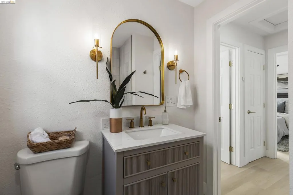 1374 62nd Ave, Oakland, California 94621 home-pic-17