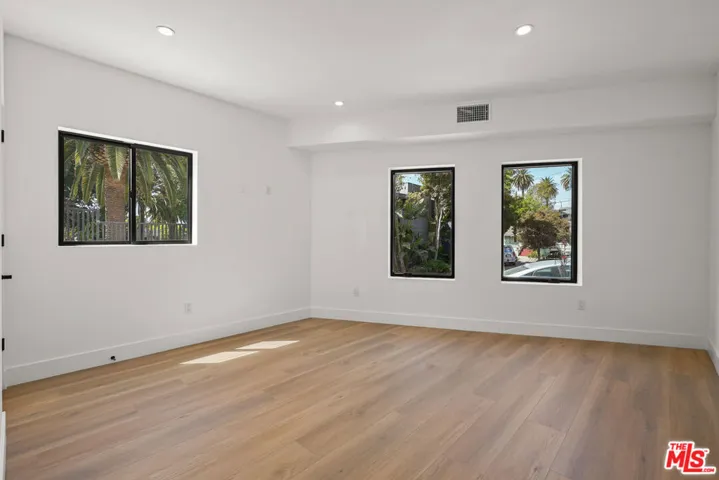 966 Sanborn Avenue B, Los Angeles, California 90029