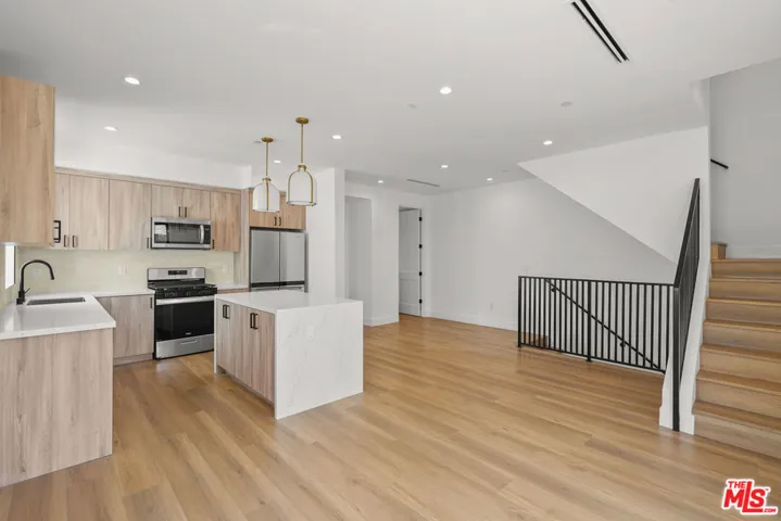 966 Sanborn Avenue B, Los Angeles, California 90029