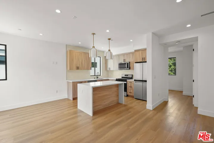 966 Sanborn Avenue B, Los Angeles, California 90029