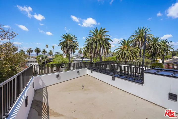 966 Sanborn Avenue B, Los Angeles, California 90029