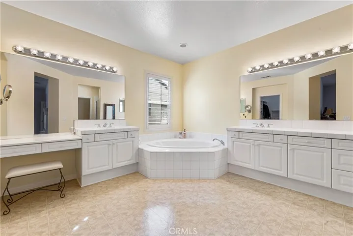 29126 Starwood Place, Saugus, California 91390