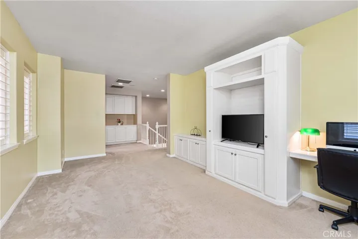 29126 Starwood Place, Saugus, California 91390