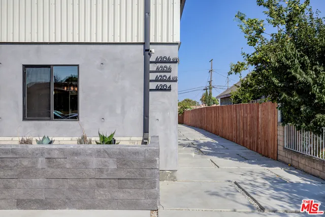 6204 Brynhurst Avenue 1/2, Los Angeles, California 90043