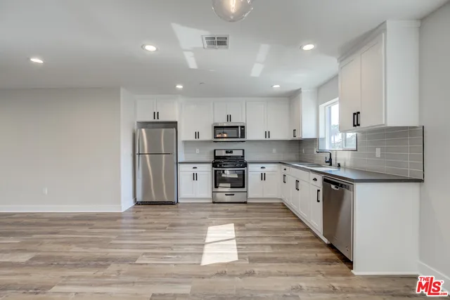 6204 Brynhurst Avenue 1/2, Los Angeles, California 90043
