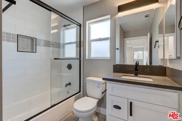 6204 Brynhurst Avenue 1/2, Los Angeles, California 90043