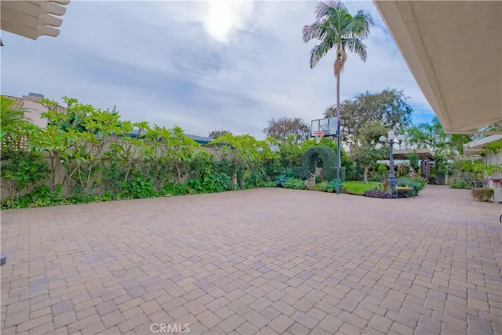 8400 Gallatin Road, Downey, California 90240