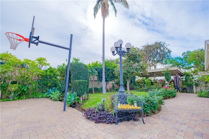 8400 Gallatin Road, Downey, California 90240