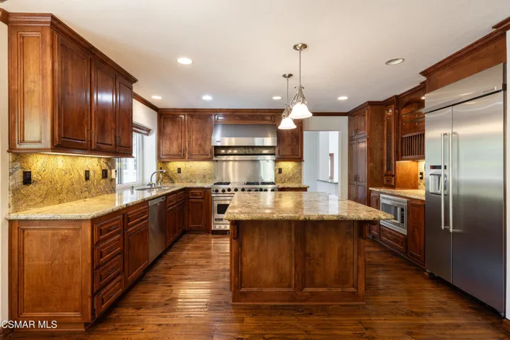 GoldenCrest10