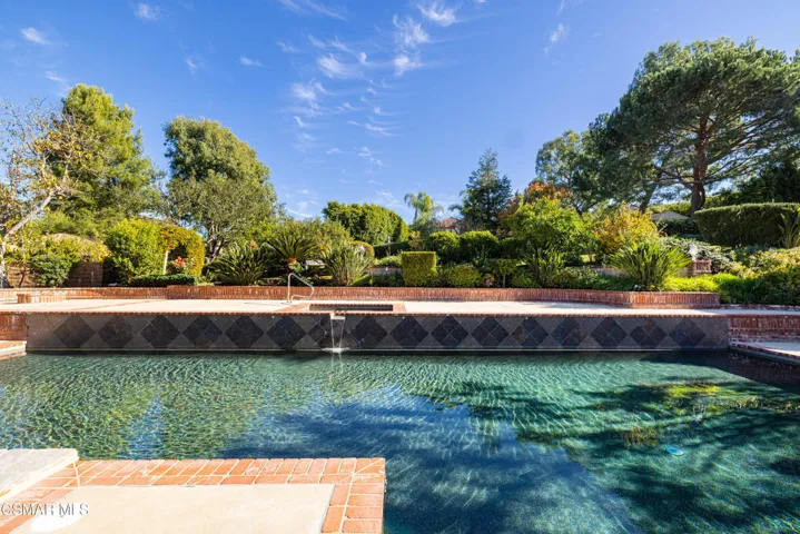 GoldenCrest33