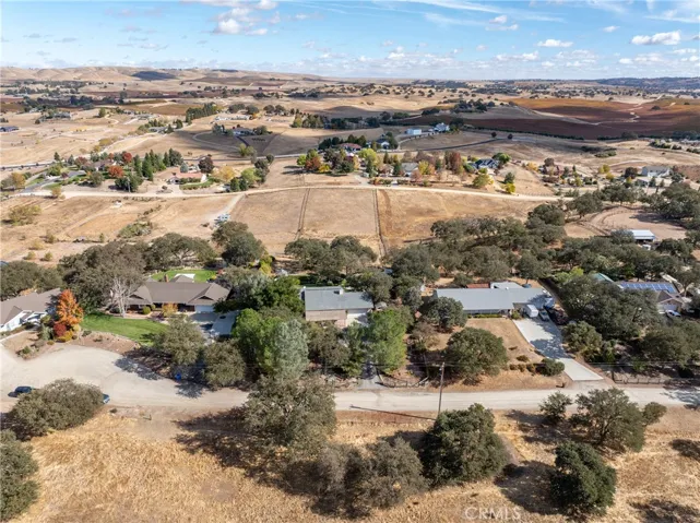 5679 Loma Verde Drive, Paso Robles, California 93446